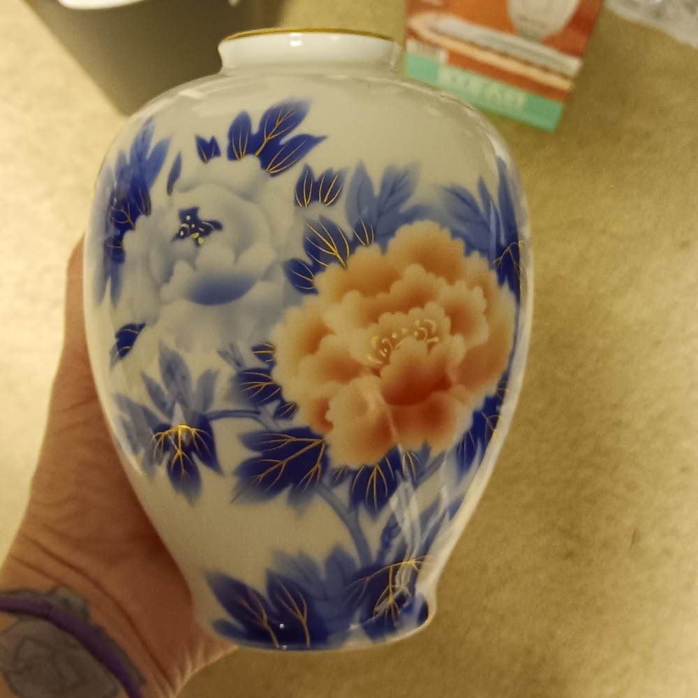 Fukagawa vase
